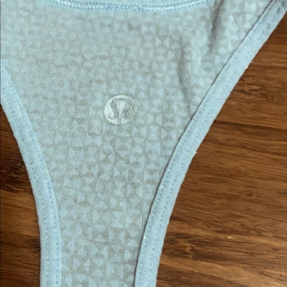 Lululemon as 6 tank - Picture 2 of 2